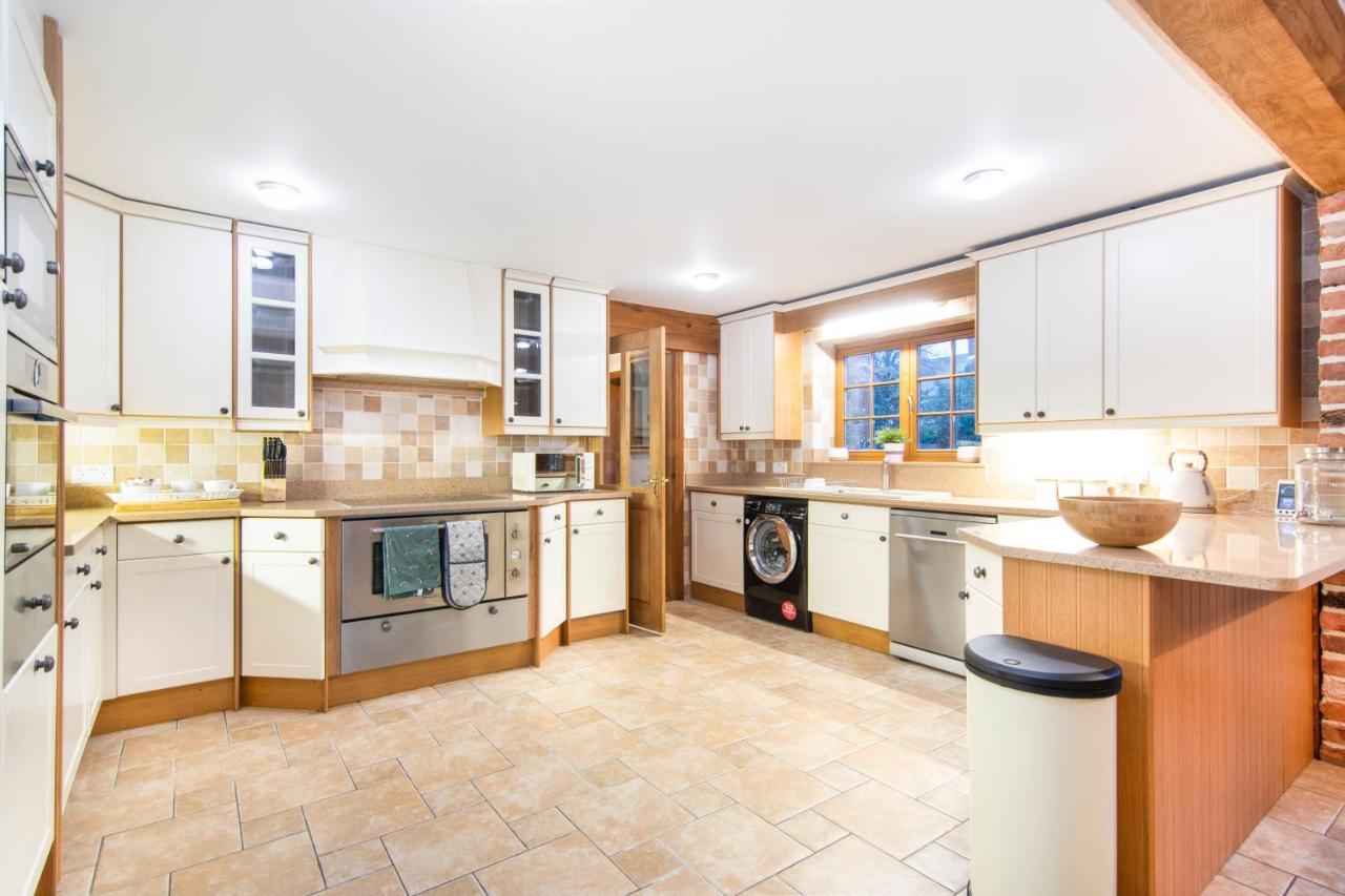 The Roost Group - The Coach House - Hot Tub Villa Gravesend Esterno foto