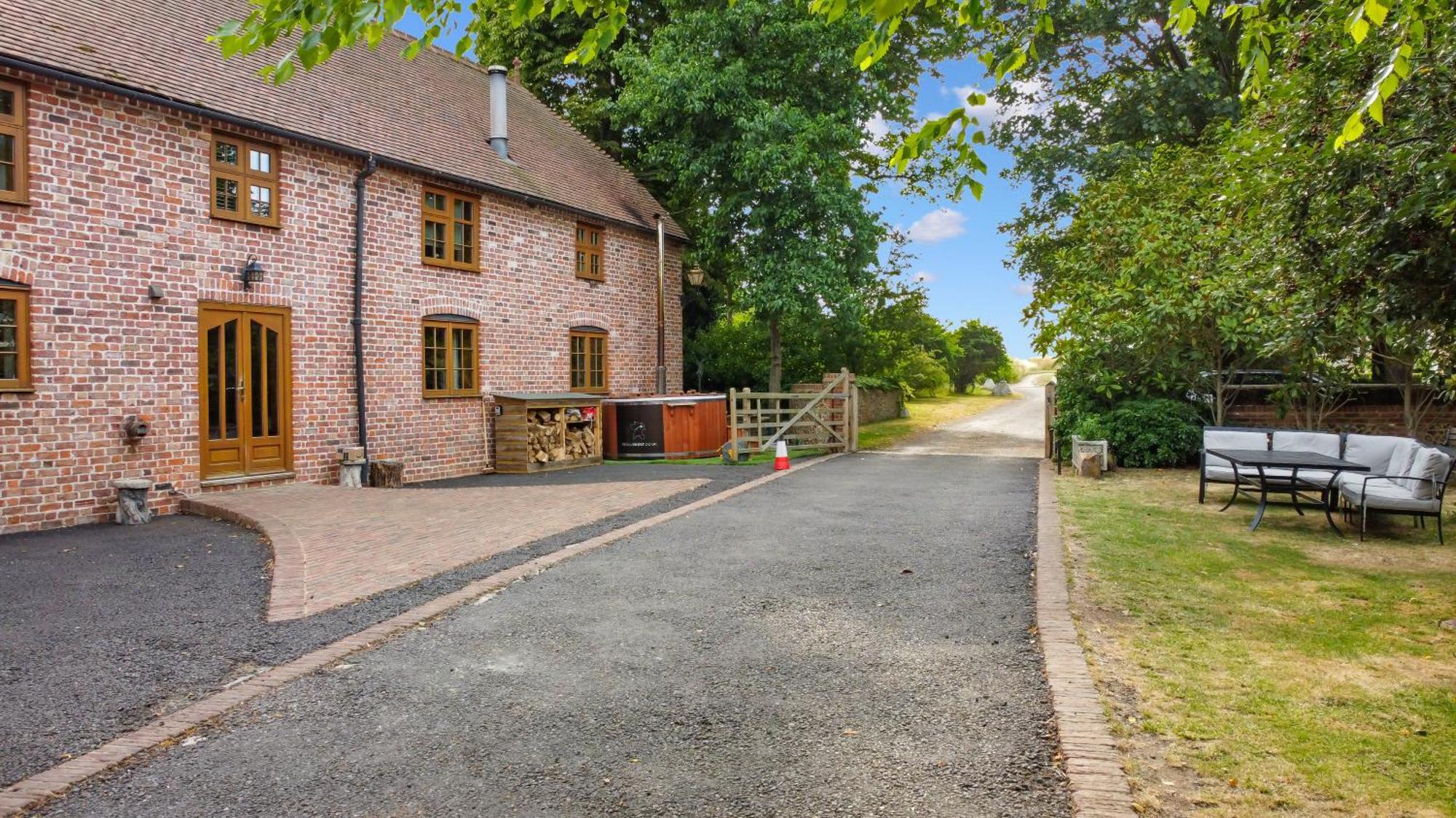 The Roost Group - The Coach House - Hot Tub Villa Gravesend Camera foto